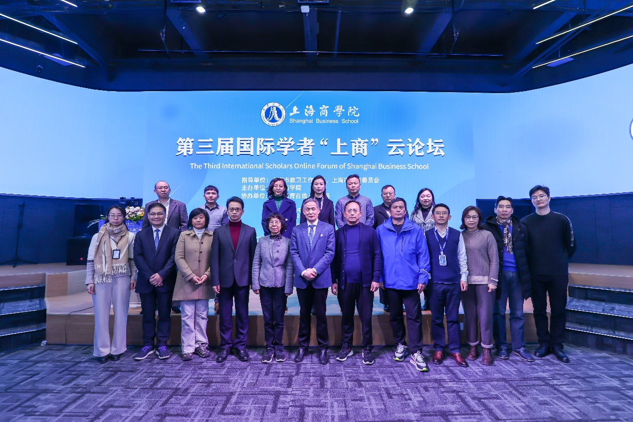 图为主论坛参会代表合影 图为主论坛参会代表合影