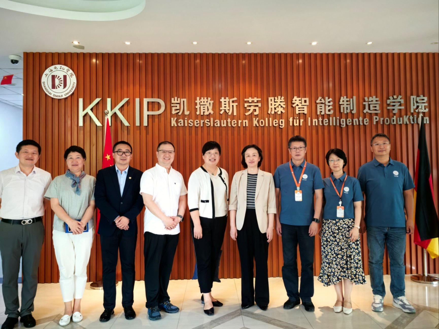 图为会后合影
