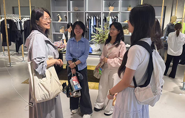 熊导览.jpg