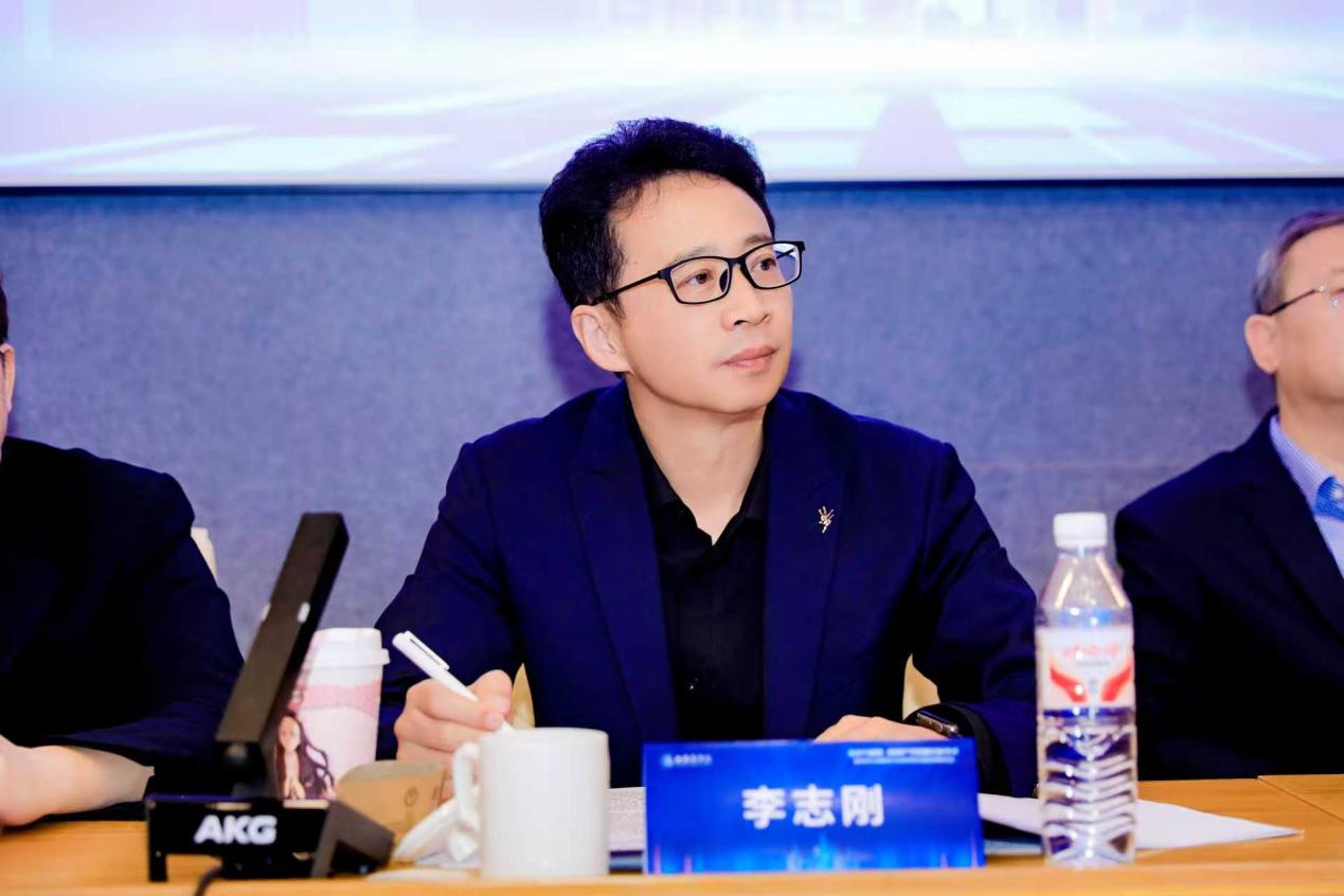 商务经济学院院长李志刚教授作论坛开幕致辞