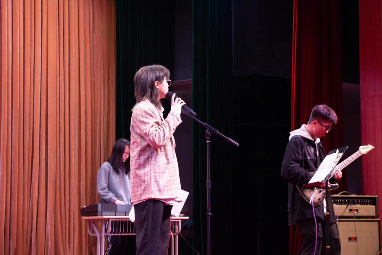 图为大音社Nineteen乐队表演照片