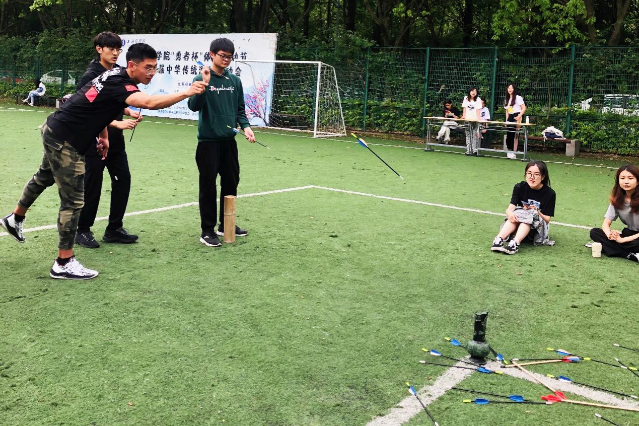 图为投壶比赛项目