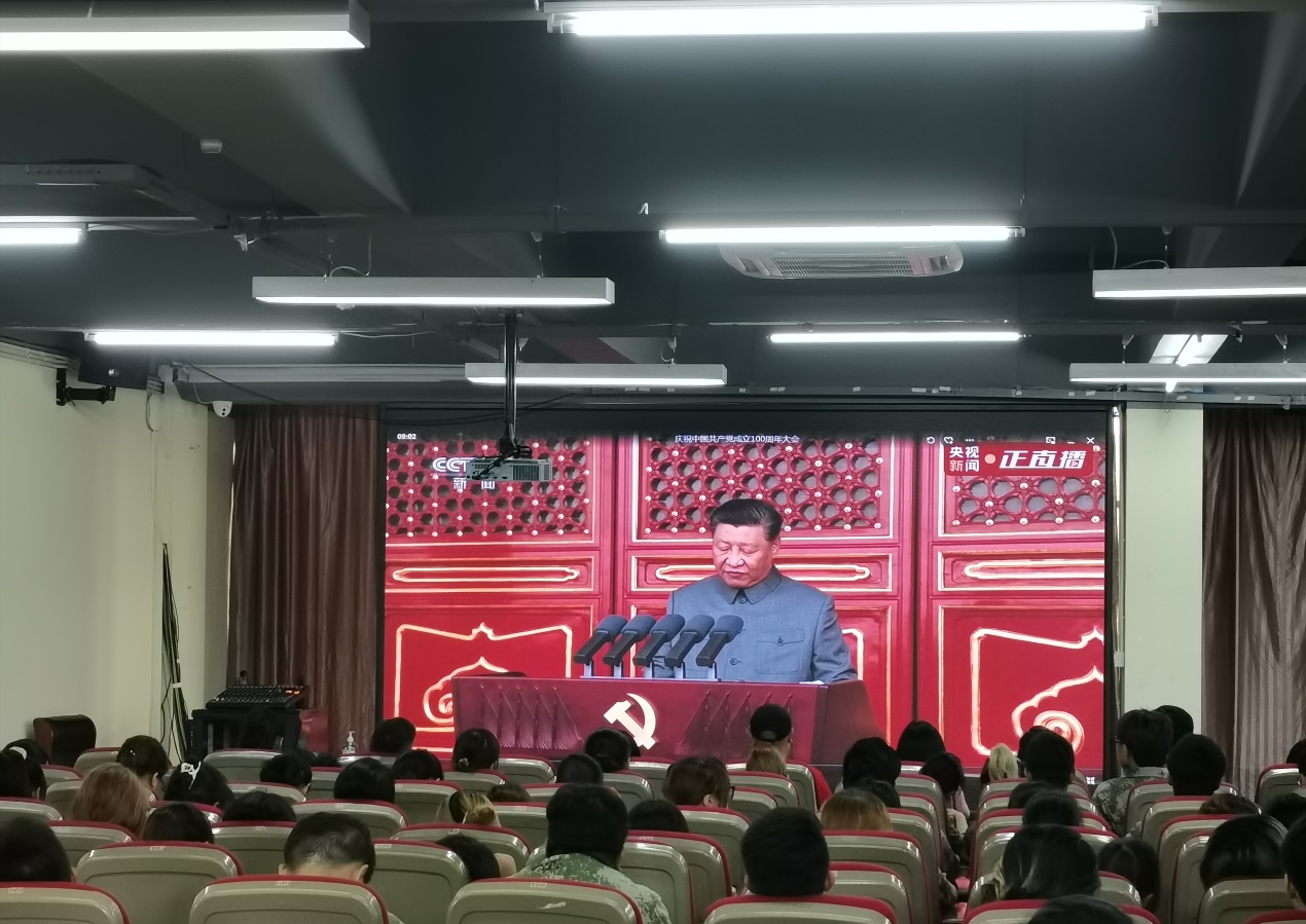 上海商学院高等技术学院交通路院区团委组织集中收看大会