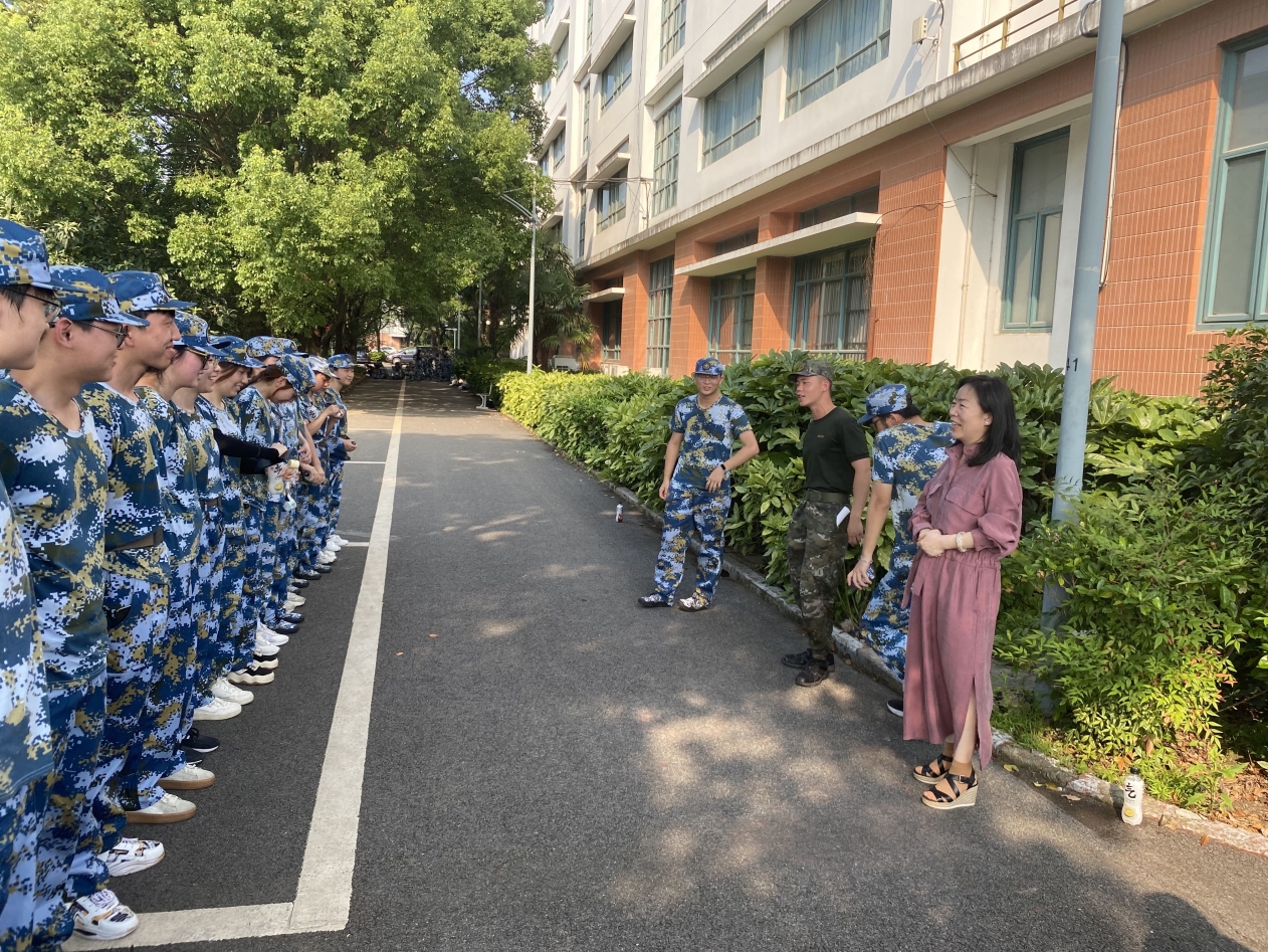 图为慰问现场 图为慰问现场