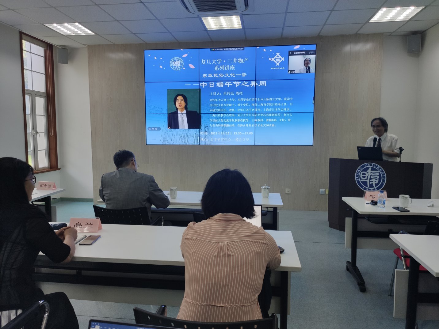 图为讲座现场 图为讲座现场