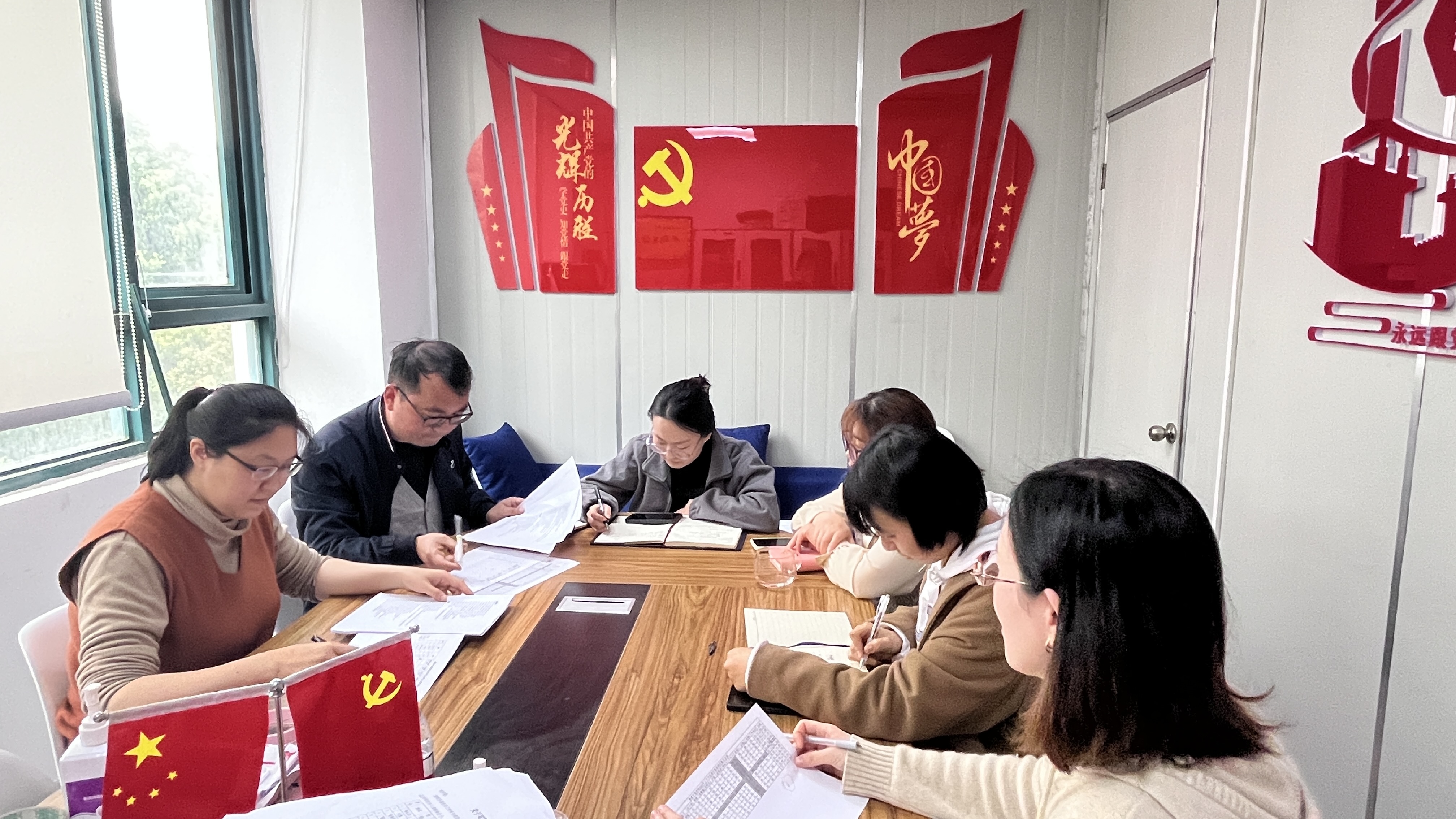 图为会议现场 图为会议现场